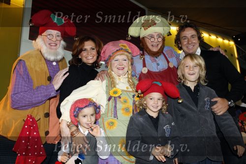 Amsterdam 6 oktober 2007
Leontine Marco Jada Senna en Luca Borsato bij de premiere van de Kabouter Plop film in de amsterdam arena Pathe.