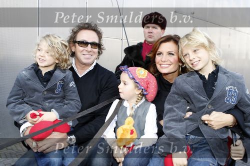 Amsterdam 6 oktober 2007
Leontine Marco Jada Senna en Luca Borsato bij de premiere van de Kabouter Plop film in de amsterdam arena Pathe.