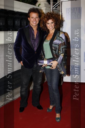 Amsterdam 11 oktober 2007
Leontine Borsato met Leco v Zadelhoff bij de beau monde awards in het amstel hotel. Leontine met krullen.