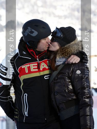 Fiss 15 februari 2009
Marco Borsato en Leontine op skivakantie met Jada Senna en Luca.
Peter Smulders bv