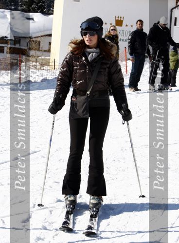 Fiss 15 februari 2009
Ruud Gullit met Joelle en Maxim op wintersport. Ook Marco Borsato en Leontien en Luca Jada en Senna zijn op skivakantie.
Peter Smulders bv