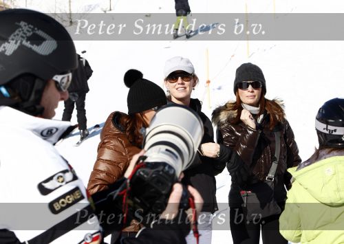 Fiss 15 februari 2009
Ruud Gullit met Joelle en Maxim op wintersport. Ook Marco Borsato en Leontien en Luca Jada en Senna zijn op skivakantie.
Peter Smulders bv