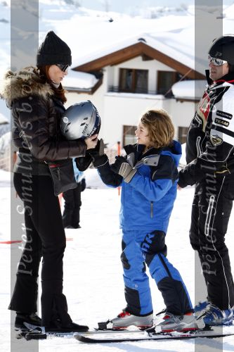 Fiss 15 februari 2009
Ruud Gullit met Joelle en Maxim op wintersport. Ook Marco Borsato en Leontien en Luca Jada en Senna zijn op skivakantie.
Peter Smulders bv