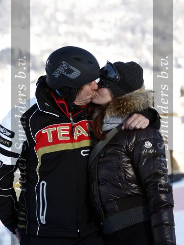 Fiss 15 februari 2009
Marco Borsato en Leontine op skivakantie met Jada Senna en Luca.
Peter Smulders bv
