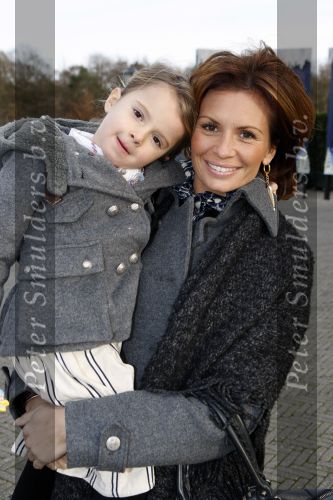 Kaatsheuvel 24 november 2007
Premiere Assepoester in de efteling. Leontine Borsato met dochter Jada