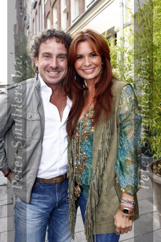 Amsterdam 26 juni 2008
Feestje voor Estelle Gullit haar 30e verjaardag in en pluche. Ruud was speciaal even over gekomen voor haar verjaardag. Marco Borsato en Leontine Borsato