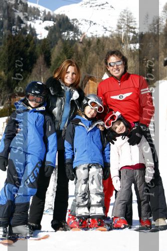 Fiss 28 februari 2008 Marco Borsato en Leontine met hun kinderen Jada Senna en Luca op wintersport / skivakantie.
Peter Smulders bv