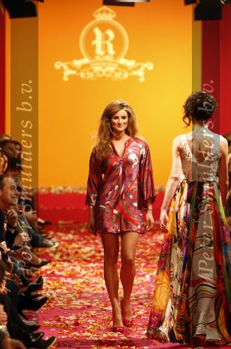 Amsterdam 2 maart 2009
Modeshow Jos Raak bij Loods 6 in Amsterdam. Lieke v Lexmond met bolhoedje
Peter Smulders bv