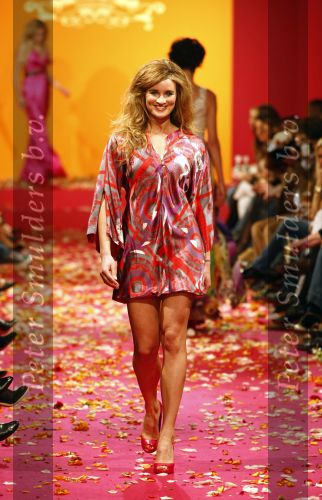 Amsterdam 2 maart 2009
Modeshow Jos Raak bij Loods 6 in Amsterdam. Lieke v Lexmond met bolhoedje
Peter Smulders bv
