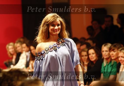 Amsterdam 2 maart 2009
Modeshow Jos Raak bij Loods 6 in Amsterdam. Lieke v Lexmond met bolhoedje
Peter Smulders bv