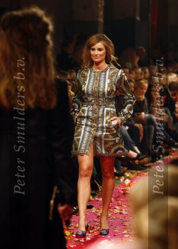 Amsterdam 2 maart 2009
Modeshow Jos Raak bij Loods 6 in Amsterdam. Lieke v Lexmond met bolhoedje
Peter Smulders bv
