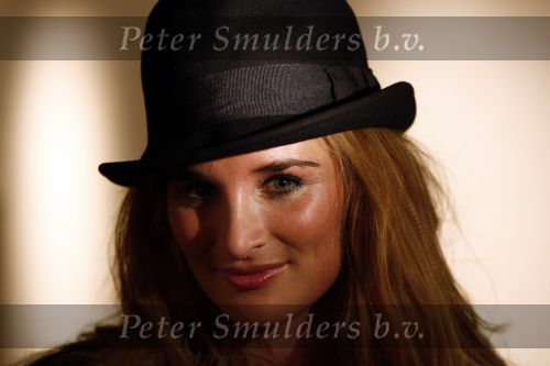 Amsterdam 2 maart 2009
Modeshow Jos Raak bij Loods 6 in Amsterdam. Lieke v Lexmond met bolhoedje
Peter Smulders bv