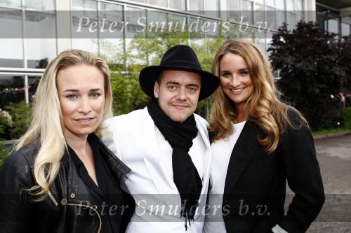 Amsterdam 17 mei 2009
Coiffure awards in de Rai. Lieke v Lexmond met zus
Peter Smulders bv