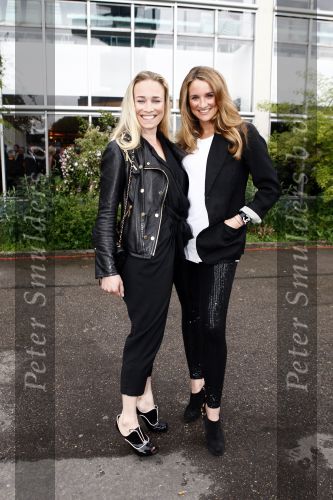 Amsterdam 17 mei 2009
Coiffure awards in de Rai. Lieke v Lexmond met zus
Peter Smulders bv