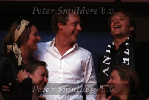 Amsterdam 26 mei 2008
 Lieke v Lexmond en Mark v Eeuwen tijdens het meezing concert van Andre Hazes in de arena.