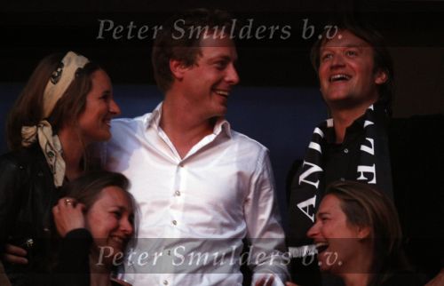 Amsterdam 26 mei 2008
 Lieke v Lexmond en Mark v Eeuwen tijdens het meezing concert van Andre Hazes in de arena.