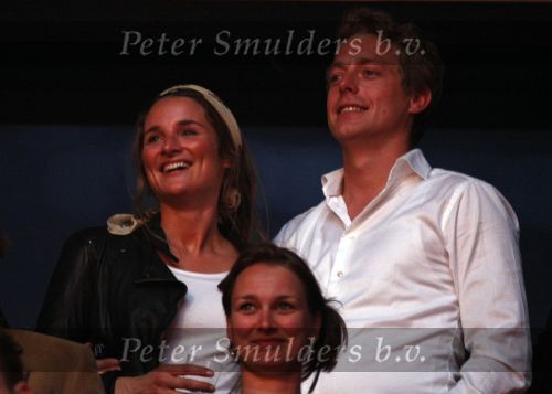 Amsterdam 26 mei 2008
 Lieke v Lexmond en Mark v Eeuwen tijdens het meezing concert van Andre Hazes in de arena.