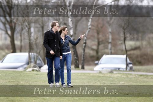 Arnhem 30 maart 2008
Lieke v Lexmond en Mark v Eeuwen zijn een nieuwe liefdekoppel. Ze kregen vliegles op een vliegveld bij Arnhem.
Peter Smulders bv