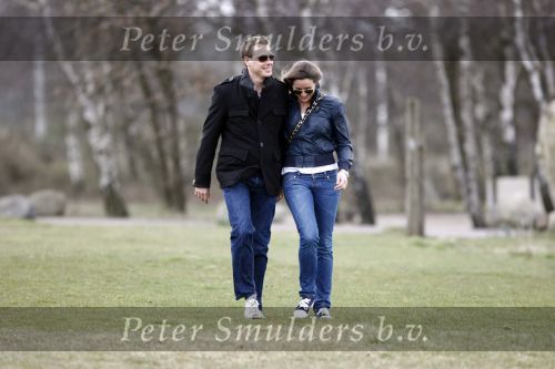 Arnhem 30 maart 2008
Lieke v Lexmond en Mark v Eeuwen zijn een nieuwe liefdekoppel. Ze kregen vliegles op een vliegveld bij Arnhem.
Peter Smulders bv