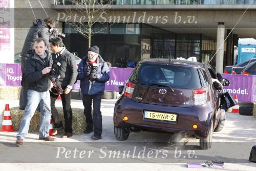 Amsterdam 31 januari 2009
Fajah Lourens Lieke v Lexmond en Renate Verbaan doen mee aan race met de nieuwe Toyota iq op de parkeerplaats bij het Okura.
Peter Smulders bv