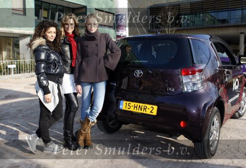 Amsterdam 31 januari 2009
Fajah Lourens Lieke v Lexmond en Renate Verbaan doen mee aan race met de nieuwe Toyota iq op de parkeerplaats bij het Okura.
Peter Smulders bv