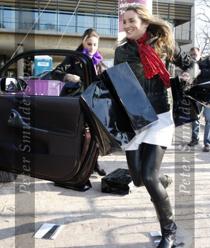 Amsterdam 31 januari 2009
Fajah Lourens Lieke v Lexmond en Renate Verbaan doen mee aan race met de nieuwe Toyota iq op de parkeerplaats bij het Okura.
Peter Smulders bv