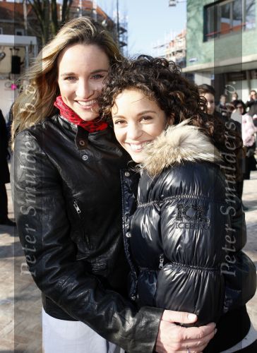 Amsterdam 31 januari 2009
Fajah Lourens Lieke v Lexmond en Renate Verbaan doen mee aan race met de nieuwe Toyota iq op de parkeerplaats bij het Okura.
Peter Smulders bv