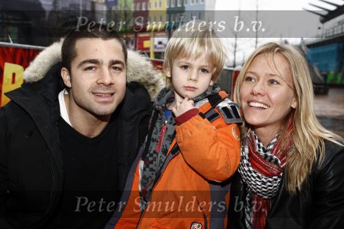 Amsterdam 7 februari 2009
Premiere disneyfilm Bolt in pathe arena. Liesbeth Kamerling met man en zoontje
Peter Smulders bv