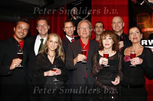 Amsterdam 21 april 2008
Presentatie musical Piaf bij restaurant le Garage. Liesbeth List Geert Hoes Daphne Flint Esther Roord jan elbertse en Ara Halici. Albert Verlinden en Eddy habbema
Peter Smulders bv