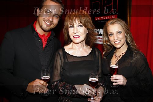 Amsterdam 21 april 2008
Presentatie musical Piaf bij restaurant le Garage. Liesbeth List Geert Hoes Daphne Flint Esther Roord jan elbertse en Ara Halici.
Peter Smulders bv