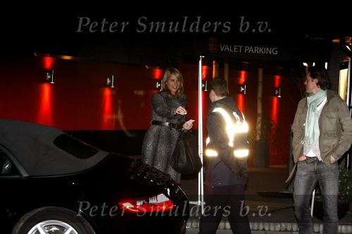 Blaricum 2 februari 2008
Linda de Mol en Jeroen Rietbergen na etentje in restaurant the red  sun en daarna in de porsche cabrio.