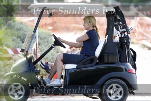 Vale do lobo 5 mei 2008
Linda de Mol en haar dochter Noa boodschappen aan het doen.
Peter Smulders bv