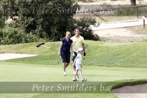 Faro 5 mei 2008
Linda de Mol Julian Noah en Jeroen Rietbergen aan het golfen tijdens hun vakantie op vale do lobo.
Peter Smulders bv