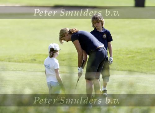 Faro 5 mei 2008
Linda de Mol Julian Noah en Jeroen Rietbergen aan het golfen tijdens hun vakantie op vale do lobo.
Peter Smulders bv