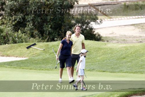 Faro 5 mei 2008
Linda de Mol Julian Noah en Jeroen Rietbergen aan het golfen tijdens hun vakantie op vale do lobo.
Peter Smulders bv