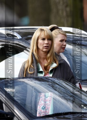 Laren 14 april 2008
Opnames Gooische vrouwen  met Linda de Mol Susan Visser Tjitske Reidinga en Alex Klaasen. Ze rijden in Gooische vrouwen met Linda de Mol haar porsche cabrio.