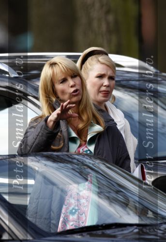 Laren 14 april 2008
Opnames Gooische vrouwen  met Linda de Mol Susan Visser Tjitske Reidinga en Alex Klaasen. Ze rijden in Gooische vrouwen met Linda de Mol haar porsche cabrio.