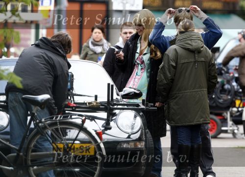 Laren 14 april 2008
Opnames Gooische vrouwen  met Linda de Mol Susan Visser Tjitske Reidinga en Alex Klaasen. Ze rijden in Gooische vrouwen met Linda de Mol haar porsche cabrio.