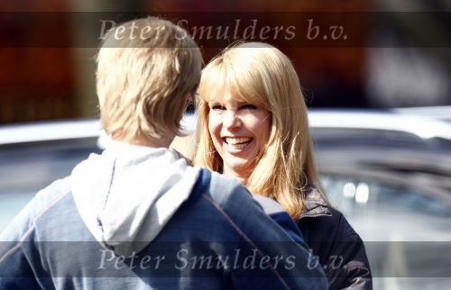 Laren 14 april 2008
Opnames Gooische vrouwen  met Linda de Mol Susan Visser Tjitske Reidinga en Alex Klaasen. Ze rijden in Gooische vrouwen met Linda de Mol haar porsche cabrio.