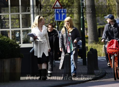 Laren 14 april 2008
Opnames Gooische vrouwen  met Linda de Mol Susan Visser Tjitske Reidinga en Alex Klaasen. Ze rijden in Gooische vrouwen met Linda de Mol haar porsche cabrio.