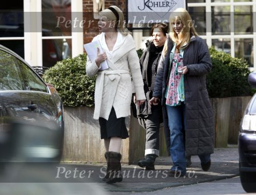 Laren 14 april 2008
Opnames Gooische vrouwen  met Linda de Mol Susan Visser Tjitske Reidinga en Alex Klaasen. Ze rijden in Gooische vrouwen met Linda de Mol haar porsche cabrio.