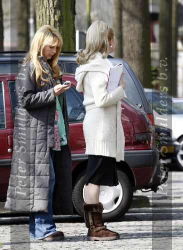 Laren 14 april 2008
Opnames Gooische vrouwen  met Linda de Mol Susan Visser Tjitske Reidinga en Alex Klaasen. Ze rijden in Gooische vrouwen met Linda de Mol haar porsche cabrio.