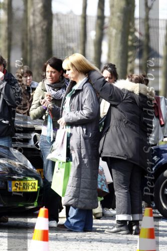 Laren 14 april 2008
Opnames Gooische vrouwen  met Linda de Mol Susan Visser Tjitske Reidinga en Alex Klaasen. Ze rijden in Gooische vrouwen met Linda de Mol haar porsche cabrio.