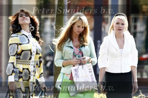 Laren 14 april 2008
Opnames Gooische vrouwen  met Linda de Mol Susan Visser Tjitske Reidinga en Alex Klaasen. Ze rijden in Gooische vrouwen met Linda de Mol haar porsche cabrio.