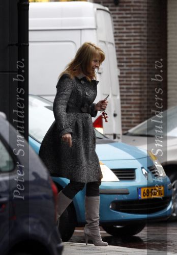 Laren 18 januari 2008
Linda de Mol shoppen en lunchen met een vriendin.