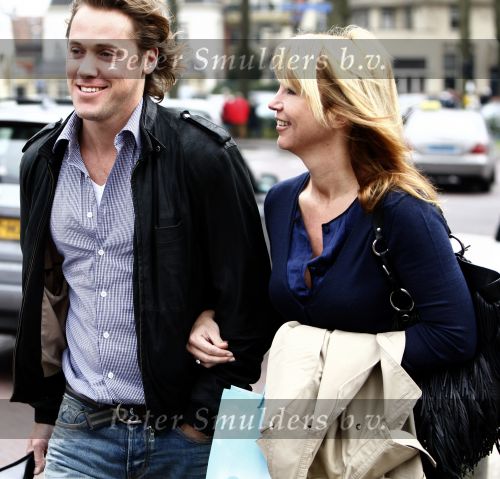 Laren 18  april 2008
Linda de Mol en Jeroen Rietbergen aan het winkelen in Laren op de verjaardag van Jeroen.
Peter Smulders bv