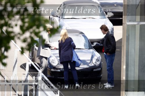 Amsterdam 22 mei 2009
Linda de Mol en haar vriend Jeroen Rietbergen gaan kijken voor een nieuwe porsche 911 cabrio.
Peter Smulders bv
