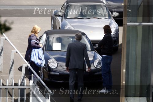 Amsterdam 22 mei 2009
Linda de Mol en haar vriend Jeroen Rietbergen gaan kijken voor een nieuwe porsche 911 cabrio.
Peter Smulders bv