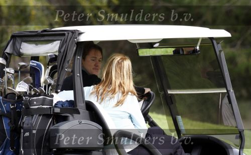 Vale do Lobo 24 februari 2008
Linda de Mol golfend met haar nieuwe vriend Jeroen Rietbergen op vale do lobo  waar Linda een huis heeft.
Peter Smulders bv