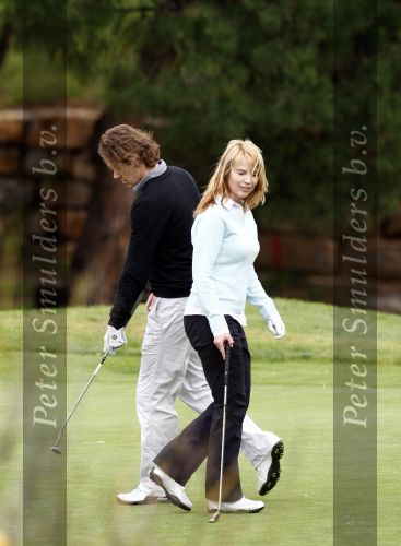 Vale do Lobo 24 februari 2008
Linda de Mol golfend met haar nieuwe vriend Jeroen Rietbergen op vale do lobo  waar Linda een huis heeft.